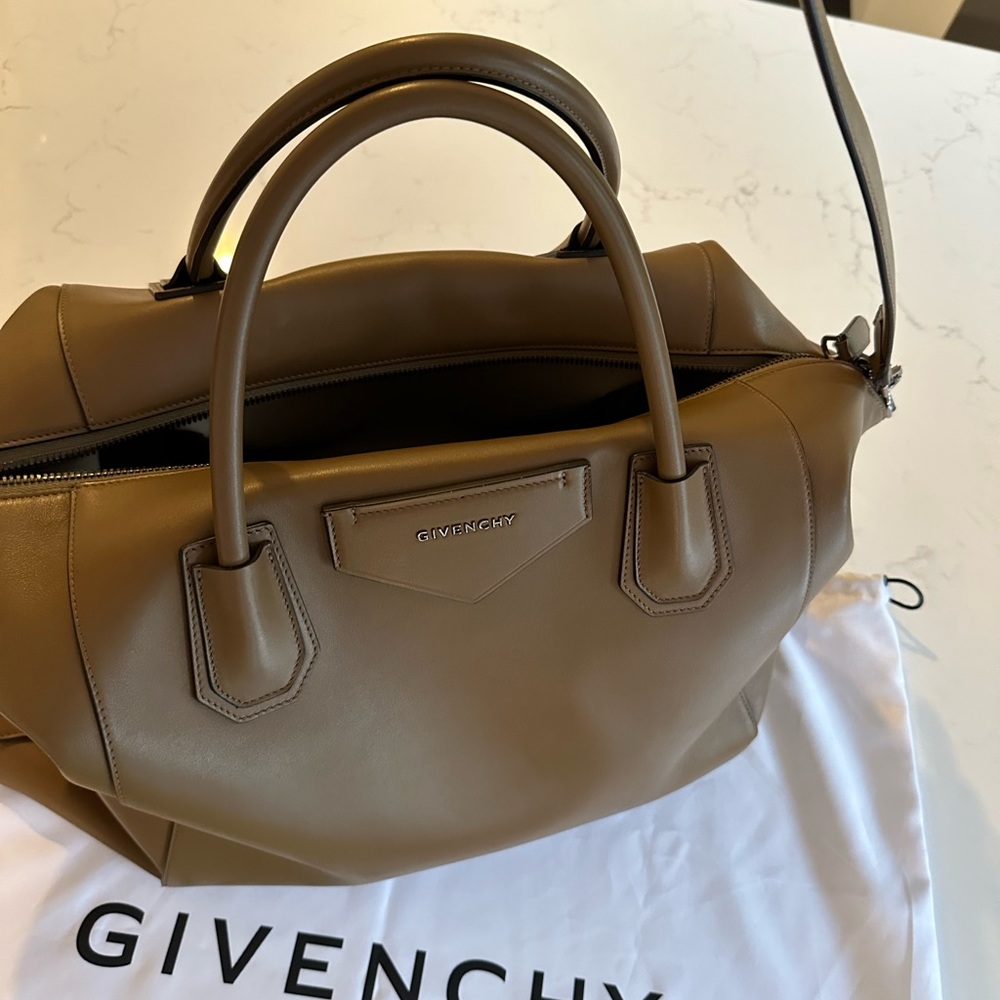Authentic Givenchy Antigone Soft Large Leather Sa… - image 3